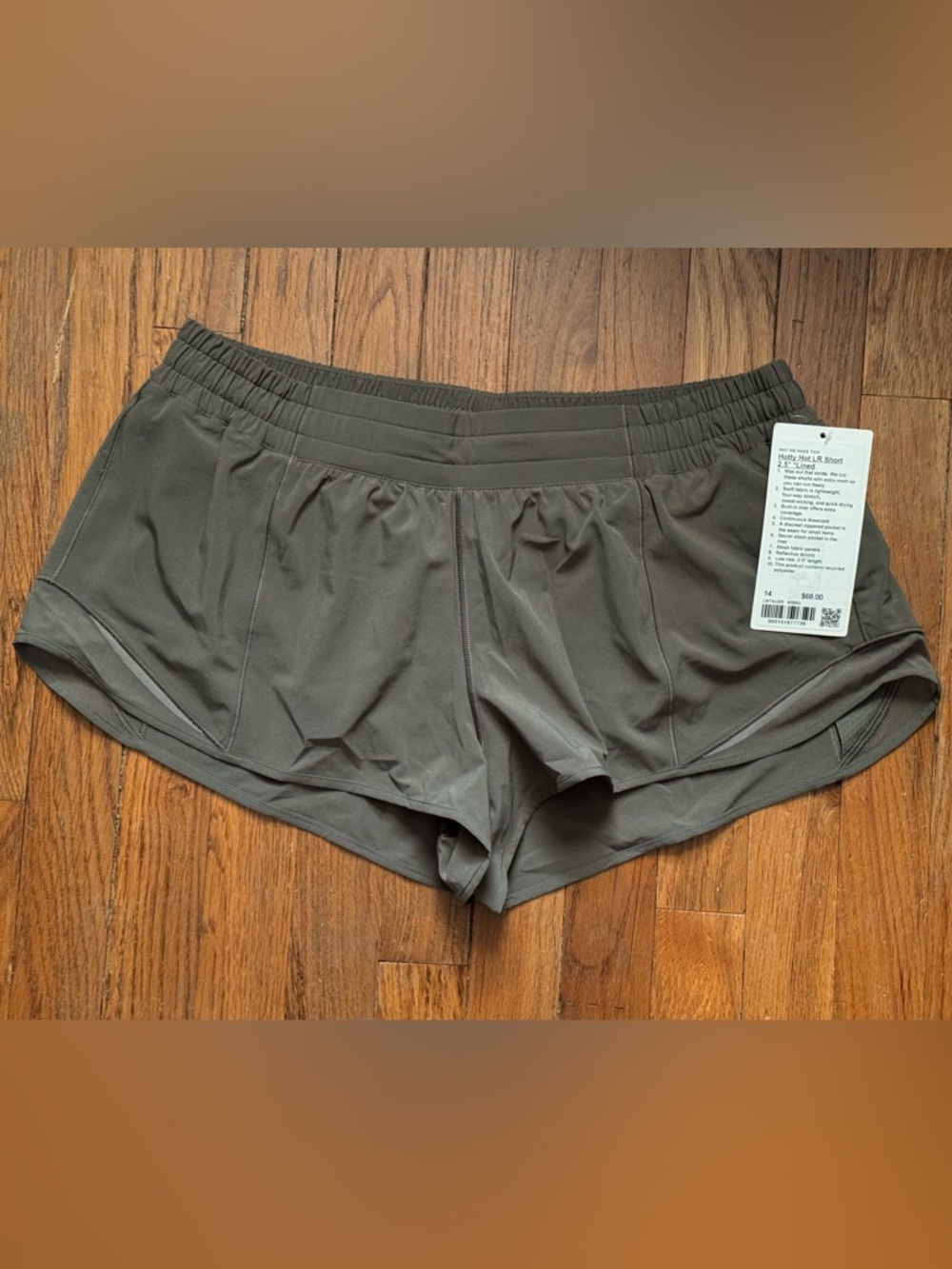NWT Lululemon Hotty Hot LR (low rise) 
Short 2.5" Army Green Size 14